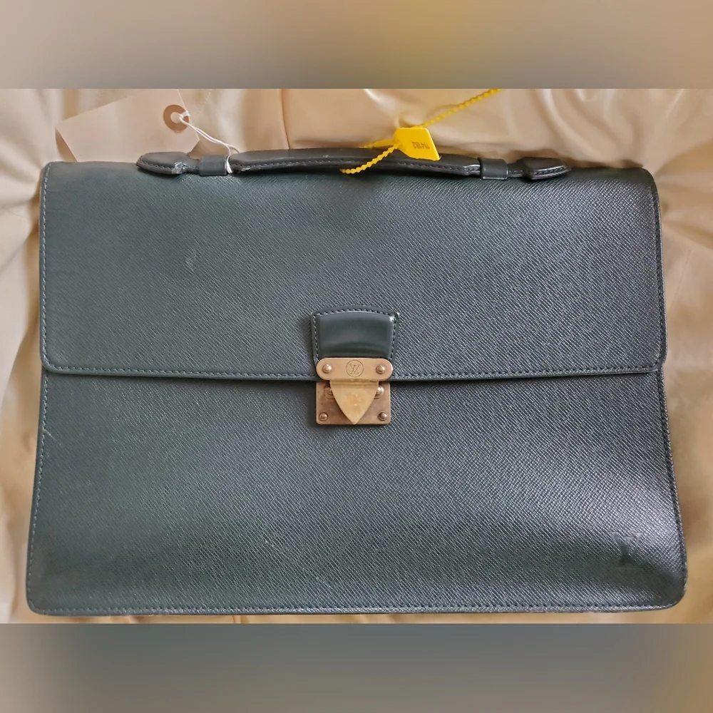Fantastic Louis Vuitton dark green taiga leather briefcase